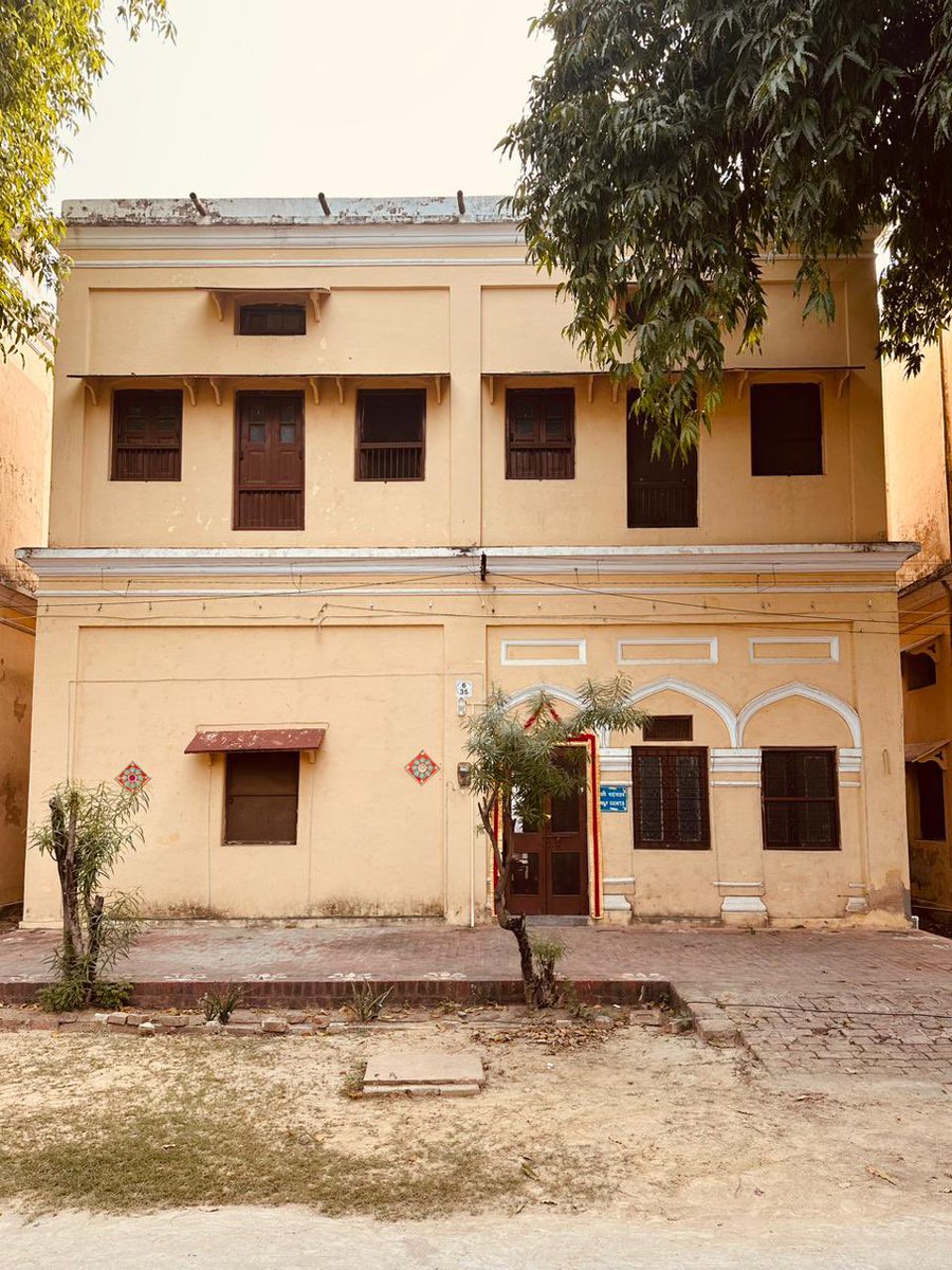 astutibb's tweet photo. #Dayalbagh- where families don’t pass generational homes, but pass on a legacy of #values. Where inheritance is not made of bricks and mortar but warmth, hugs and dozens of growing-up-stories. No one owns a thing here, yet it belongs to everyone! #DayalbaghWayOfLife https://t.co/mciS8rsWNp
