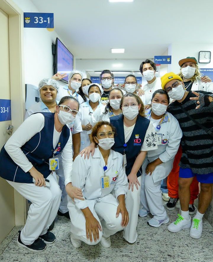 CentraalKoba's tweet photo. Ontem a banda Restart, que está em Curitiba, fez uma visita ao @hospitalpp, que é o maior hospital infantil da América Latina e realiza um lindo trabalho filantrópico.

O hospital precisa de doações e a gente pode ajudar acessando o site abaixo 👇🏼🩷

https://t.co/qAswzOe4hY https://t.co/f8EPt4ghbB