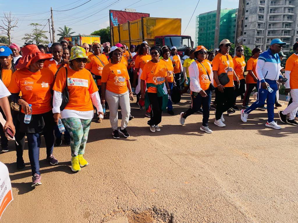 WFP_Cameroon's tweet photo. #Cameroon🇨🇲

This walk to launch 16 days of activism against #GenderBasedViolence reflects our commitment to go the distance &amp; #unite in ending violence against #Women &amp; girls

#OrangeTheWorld 
#LeaveNoOneBehind
#EndGBV https://t.co/XYXiAHOq0t