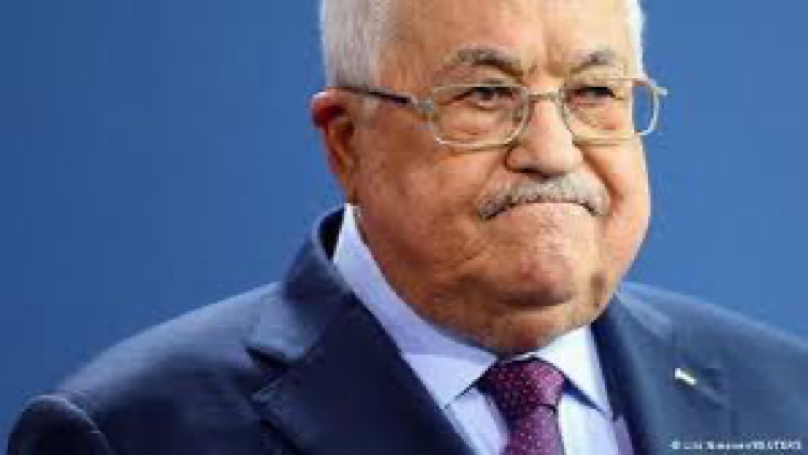 drhossamsamy65's tweet photo. انباء عن ان محمود عباس اعترض على خروج مروان البرغوثي وبعض من قيادات فتح بصفقة تبادل الاسرى …وقدم نصيحة للاسرائيليين ان هولاء اذا خرجوا سياججوا الضفة وتنتهي اتفاقيه دالتون ولن يكون هناك السلام الذي نسعى اليه …(خائف على كرسيه طبعا مثل بقية الحكام ألعرب!) https://t.co/KIFVEqDXL8