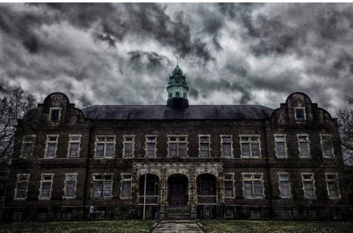 paranormalen_tv's tweet photo. The haunted Pennhurst State School and Hospital in Spring City, Pennsylvania. #HauntedEncounters #InsomniaStudios #PrimeVideo #AmazonPrimeVideo #paranormal #haunted #ghosts https://t.co/9H2SjQYhKO