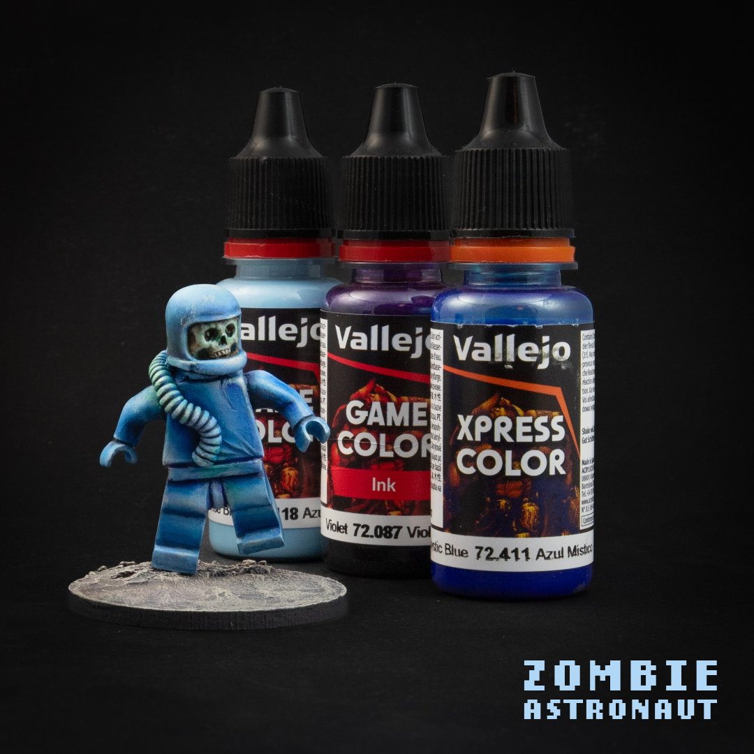 Fbrothersdesign's tweet photo. Blue Zombie Astronaut. This is a sculpted miniature from @sciborminiatures inspired by @LEGO_Group  space sets from the #80s Fantastic #miniature which I was delighted to paint with @vallejocolors In this case I first used Vallejo Xpress and Game Color which are gret to paint. 😀 https://t.co/hV8840MLDP