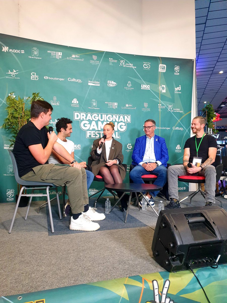 FE__Sud's tweet photo. Conférence en cours : L'Esport est-il un sport comme les autres ? 

Avec @AxelBerard1 @HerveLiberman @Pierre__C et Marilyne Pedemarie, le tout animé par @GazLtv https://t.co/DJRrPuHT05