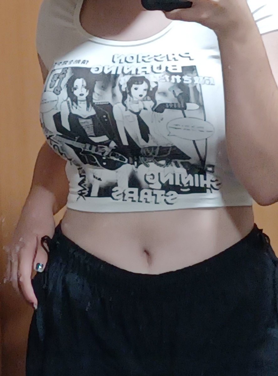fraiighoul's tweet photo. Me he acordado hoy de la existencia de este top y queria ver el cambio. Me acuerdo que lo compré y nunca me lo volví a poner por esa foto 🤡 https://t.co/HKxq8uaPjc