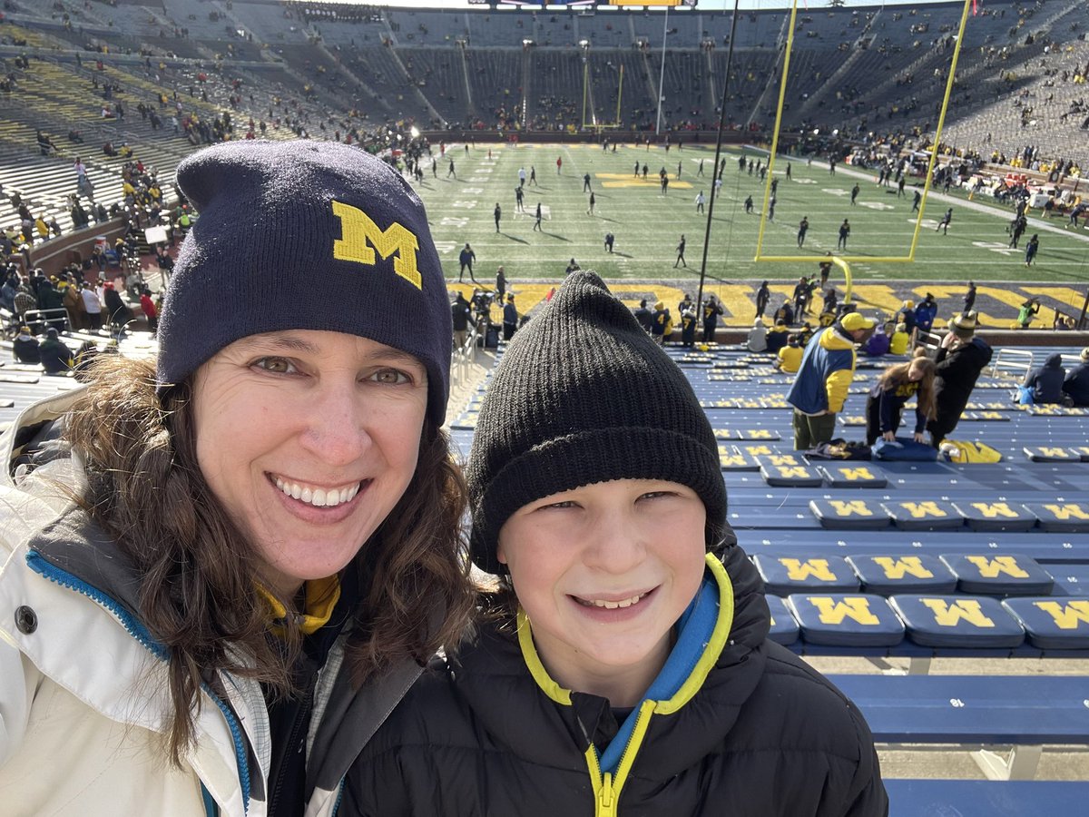 BostwickPharmD's tweet photo. GO BLUE!! 💙💛 #bighouselive https://t.co/3KZM6WdpwX