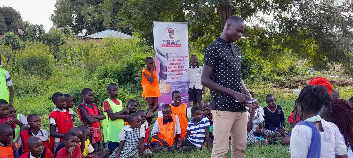 ImarishaDadaa's tweet image. As we kick-started the #16 Days of Activism, through role games and role plays we manifested various forms of violence against women and girls, reporting processes, corruption in justice system and community of care in ending SGBV. @amwaafrika, @ISA_Youth
#16DaysOfActivism