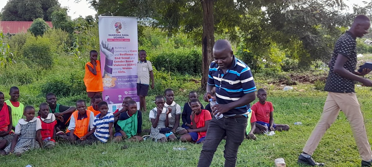 ImarishaDadaa's tweet image. As we kick-started the #16 Days of Activism, through role games and role plays we manifested various forms of violence against women and girls, reporting processes, corruption in justice system and community of care in ending SGBV. @amwaafrika, @ISA_Youth
#16DaysOfActivism