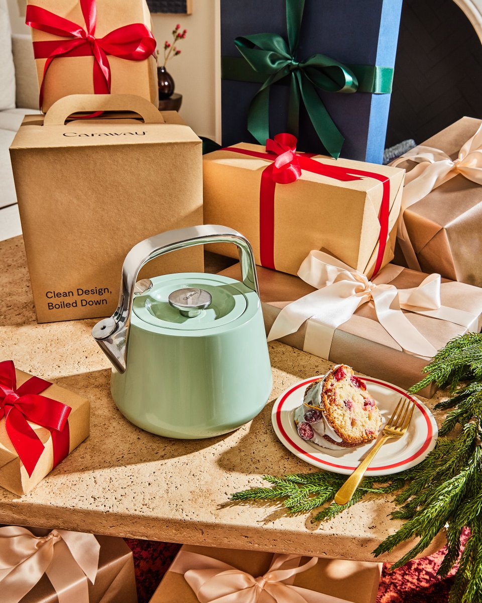 ICYMI: Our Tea Kettle can be yours ✨at no cost✨ when you spend $975 or more during our Cyber Savings event (that's $195 in savings!). Think of it as our gift to you to celebrate you making the switch to a non-toxic kitchen full of Caraway. Shop now → rb.gy/v1kbr3
