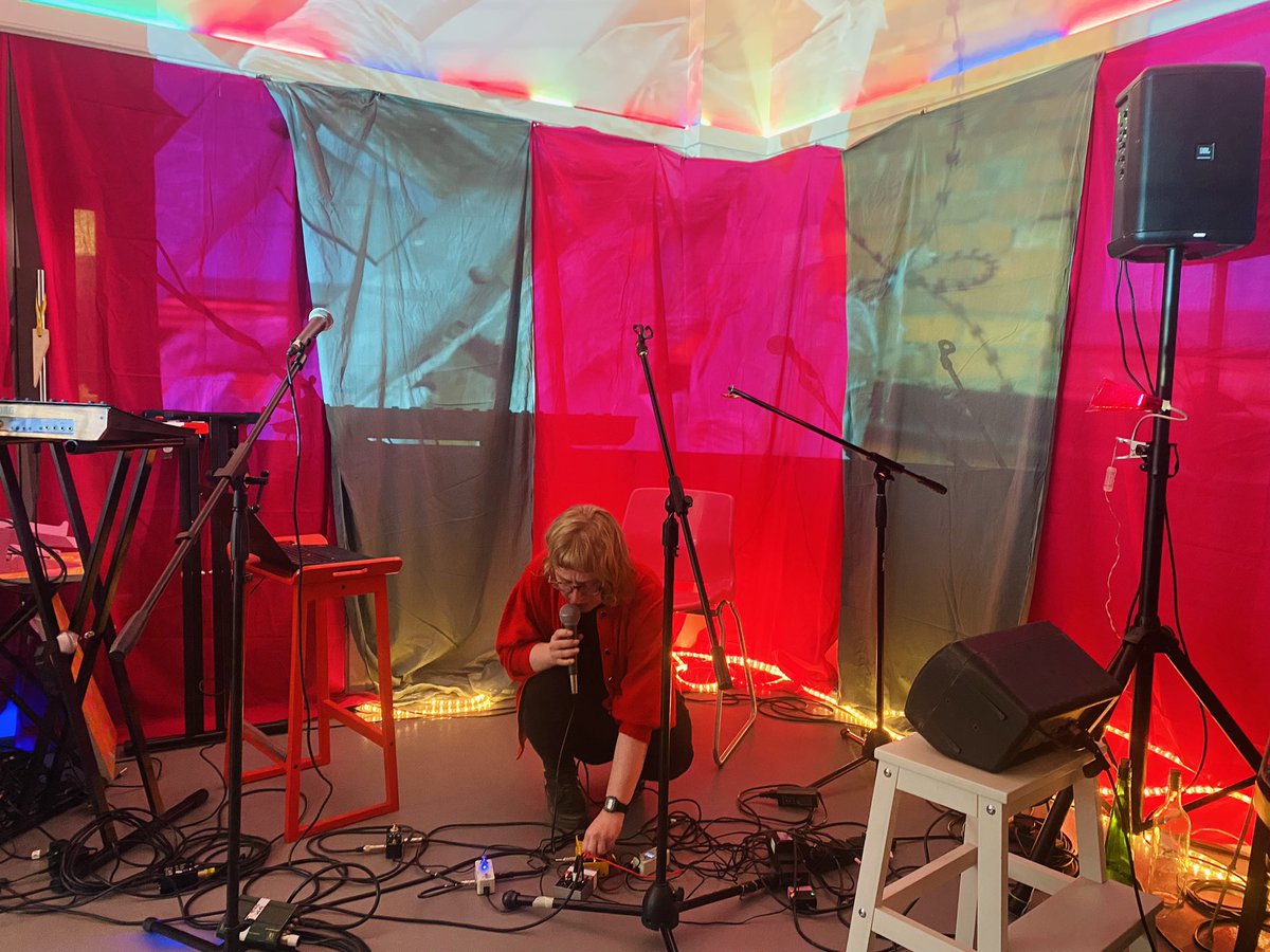 thecatbath's tweet photo. Lovely night last night at the cosy @birdmail HQ watching talented experimental music folks Izzy Hadlum, Lucify Sky @Indira_artist, Riizbo and @barpandoramusic. A magical place where ideas are deeply nourished. 🎶💖🎛️ https://t.co/W4Dy5VosjG