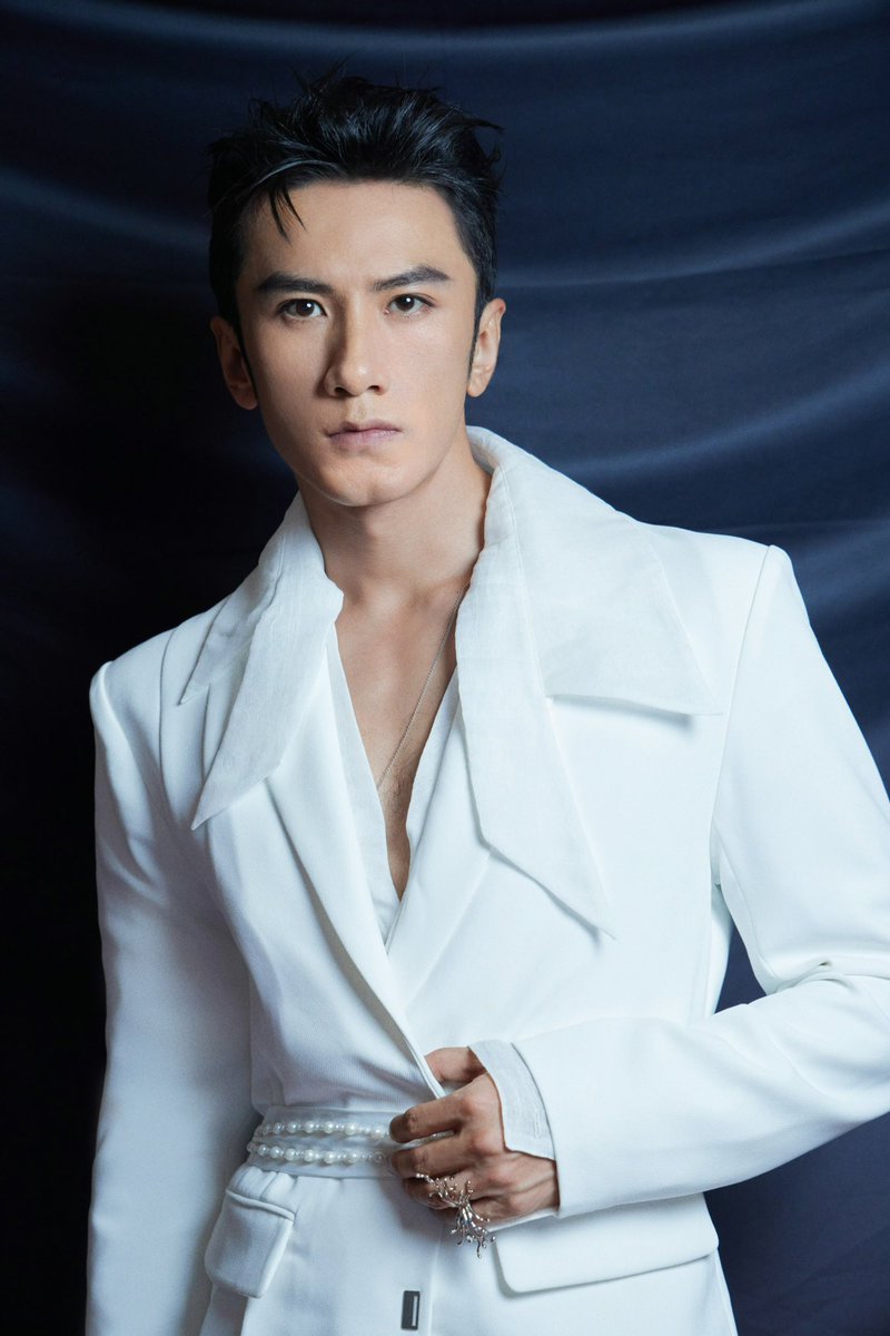 dramapotatoe's tweet photo. #XiaoShunyao in his second look for 2023 iQIYI Scream Night

More - https://t.co/oYpSyD9Pz8 https://t.co/O632wG74oh