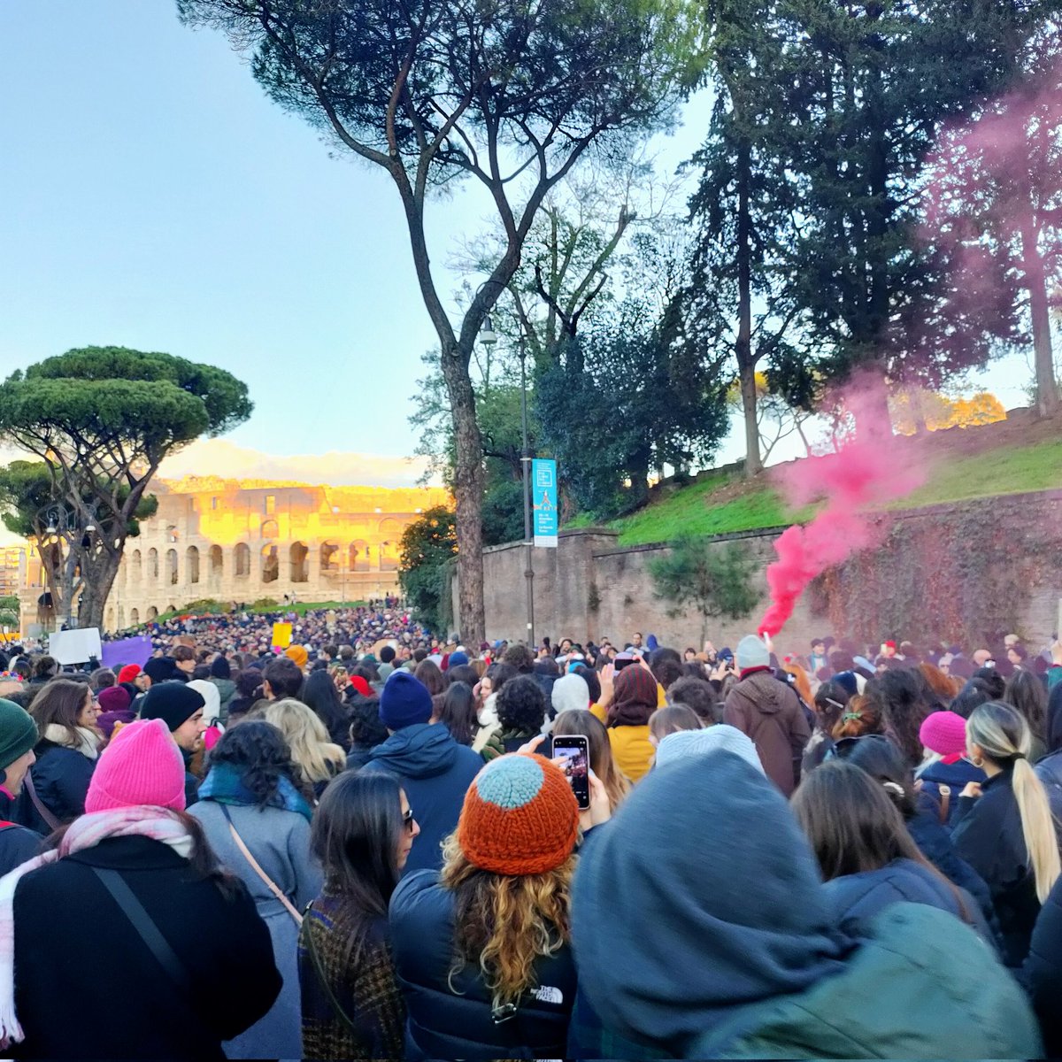 PaolPan's tweet image. We took the streets of #rome to shout that #women will not be silenced and we will keep fighting, in the streets and in the law any form of violence against women. #epsuwomen #etucwomen #25Novembre