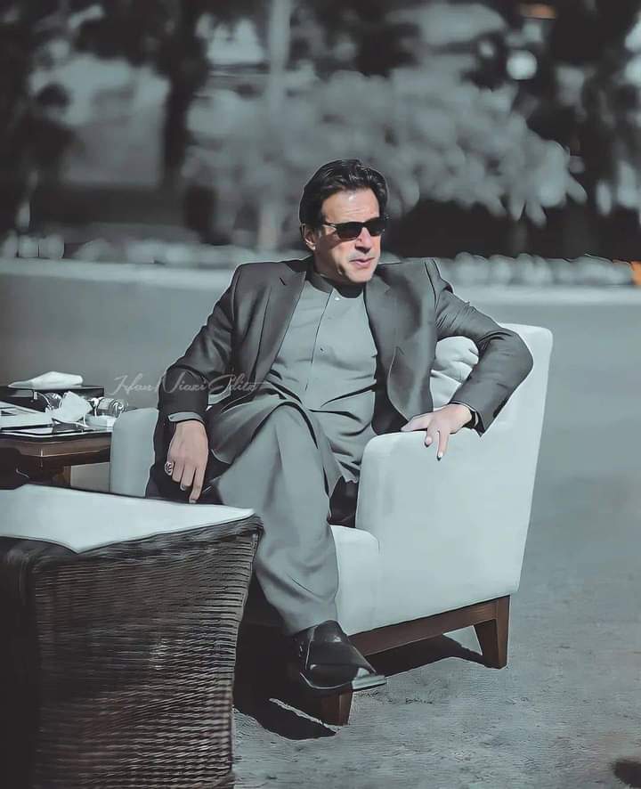 Kohlikelash1's tweet photo. #کپتان_تو_وڑ_گیای تو ان سے " وڑ گیا" نہیں سنبھالا جا رہا 
زرا سوچیں جب " چڑھ گیا"  باہر آیا تو
 کیا منظر ہوگا؟
😂
#کپتان_تو_وڑ_ https://t.co/GUFxPqpTal
