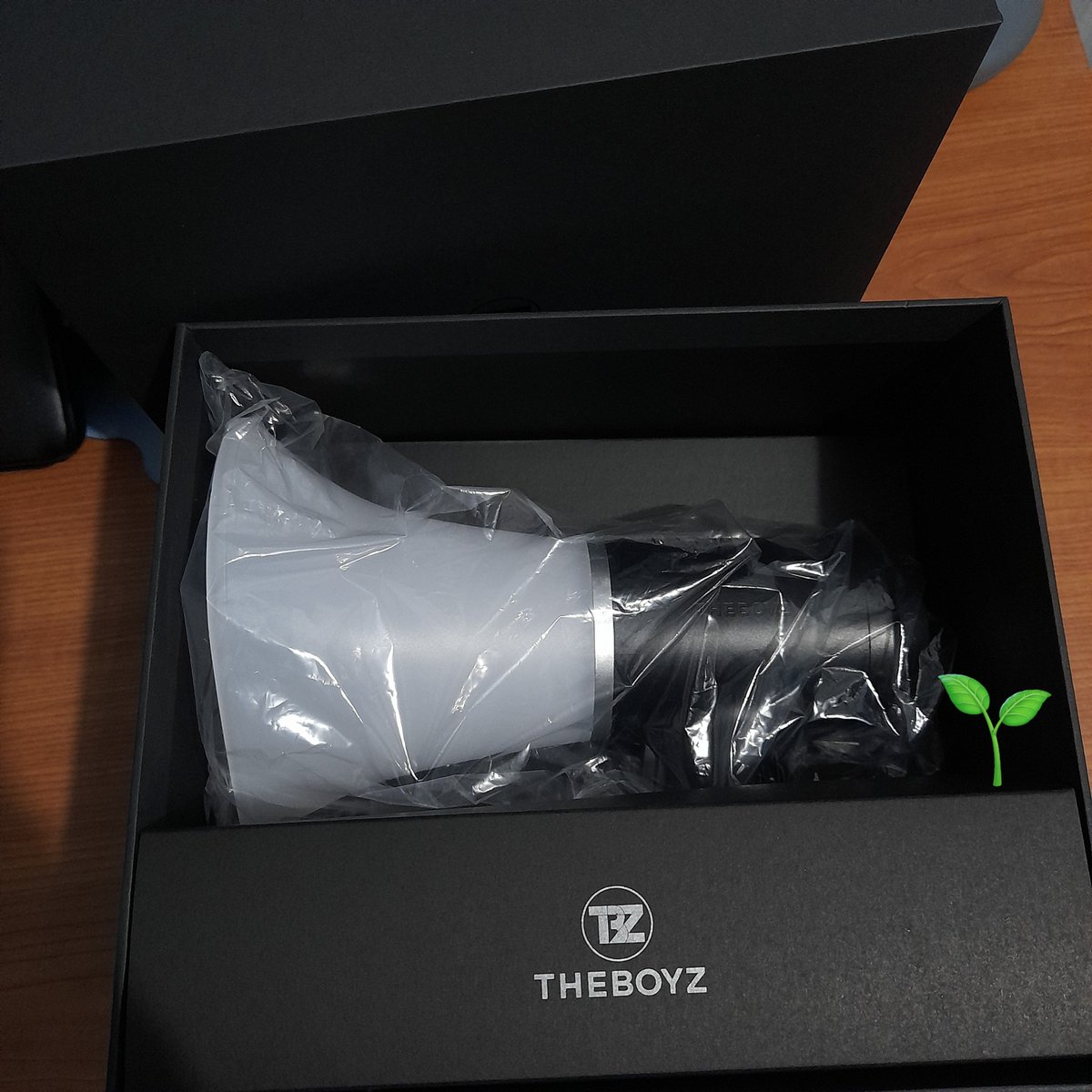 jj42m's tweet photo. wts lfb ph

the boyz lightstick – P1,750
– used once (zeneration mnl)
– payo / 2 weeks res w dp
mop: gcash
mod: j&amp;t, sdd (📍mm)

#. tbz deobibong https://t.co/wRorfnCQAt
