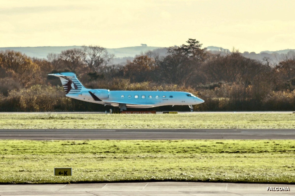 Gorgeous looking Gulfstream #G650ER lining up for take off to London after flying in from South America the day before 🍂 🛫

#falcona