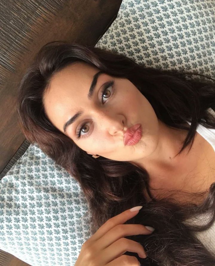 Esrafaan's tweet photo. Esbilgic güzelliği❤😩
#EsraBilgiç https://t.co/m5sNikrV1K