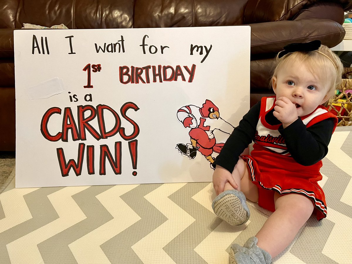 SamPackerFan's tweet image. Our daughter turns 1 today and all she wants is a Cards win….and to be on the big screen!! #gocards #snobs #Louisville #Brohmsquad #charlottebound #ACC