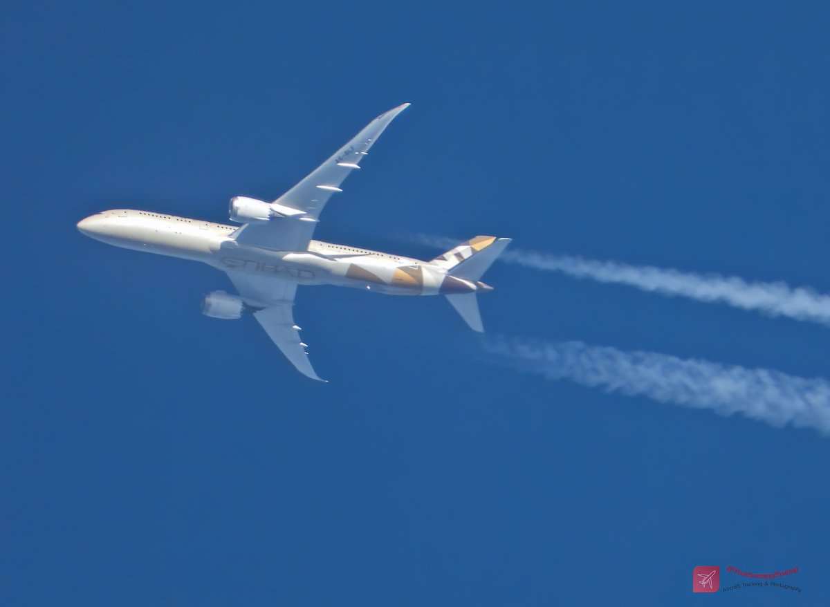 TheSnoopySnoop's tweet photo. Out power washing the patio today. Was looking more down than up.
#EY101 Etihad Airways
Boeing 787-9 Dreamliner, A6-BLF
520mph @ 36,000ft (6.8 miles)
Routing Abu Dhabi to New York
#avgeek #planespotting #nikonphotography #aviationphotography https://t.co/BKqts0ap1T
