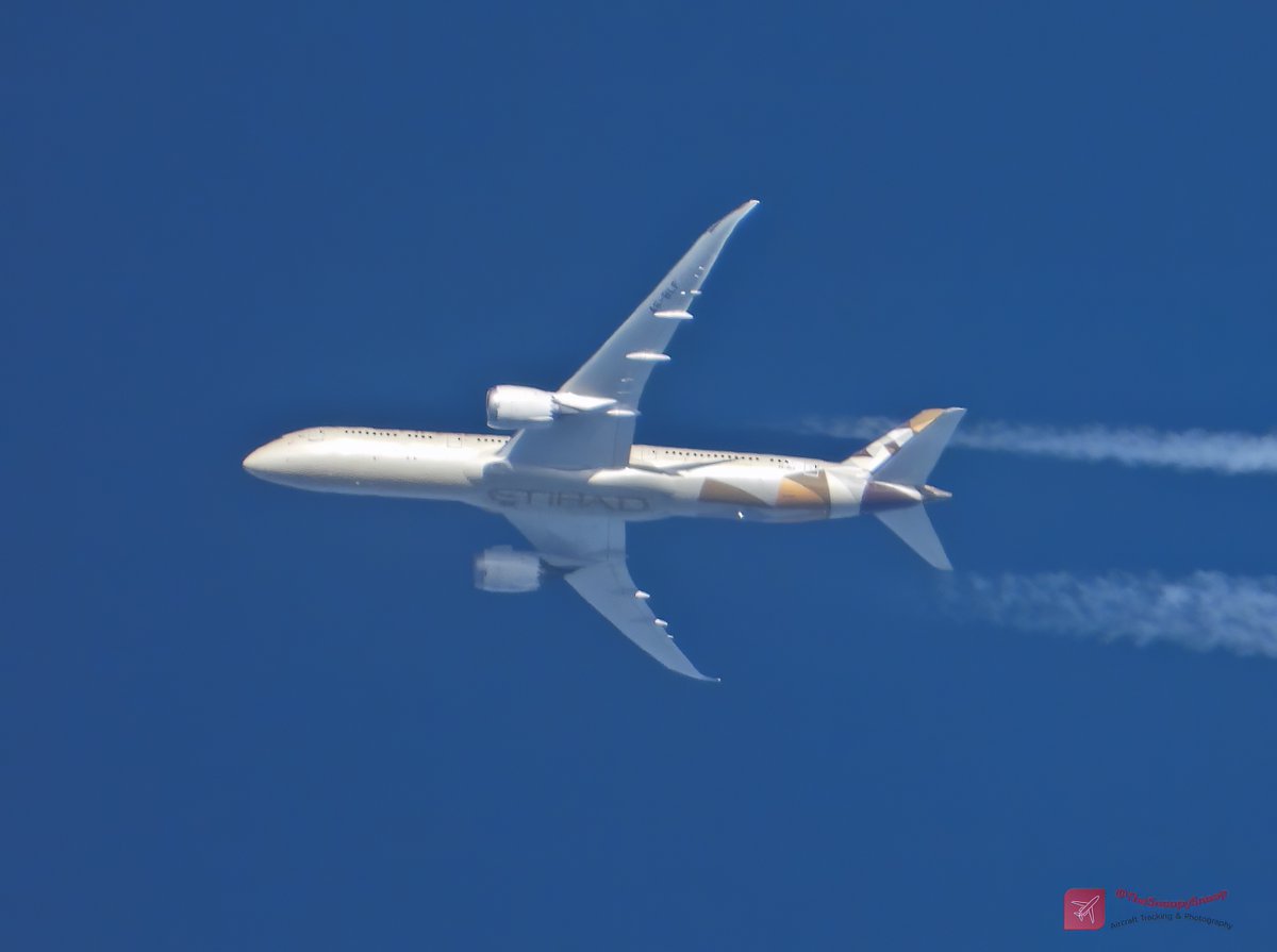 TheSnoopySnoop's tweet photo. Out power washing the patio today. Was looking more down than up.
#EY101 Etihad Airways
Boeing 787-9 Dreamliner, A6-BLF
520mph @ 36,000ft (6.8 miles)
Routing Abu Dhabi to New York
#avgeek #planespotting #nikonphotography #aviationphotography https://t.co/BKqts0ap1T
