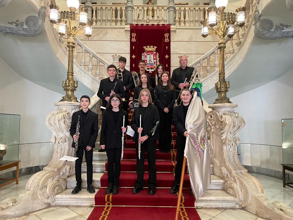 Damos la bienvenida a los nuevos músicos de la #UMC. Hoy la banda les ha hecho miembros oficiales tras la tradicional #Recogida de los músicos por #SantaCecilia. ¡Enhorabuena a tod@s y a sus familias! #LaMúsicaEsVida <a href="/CESociedadesM/">CESM</a> <a href="/BandasEventos/">Eventos de Bandas</a> <a href="/ConservatorioCt/">Conservatorio Ct</a> <a href="/AytoCartagenaES/">Ayuntamiento de Cartagena</a>