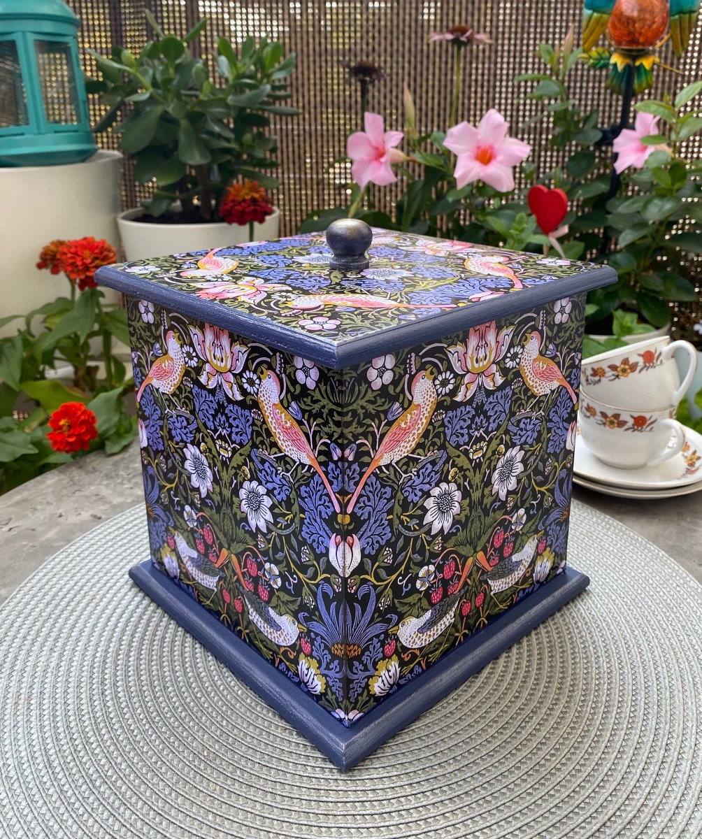 IuliiaArt's tweet image. Inspired by William Morris William Morris etsy.com/listing/159376…
#StrawberryThief

#Decorativebox