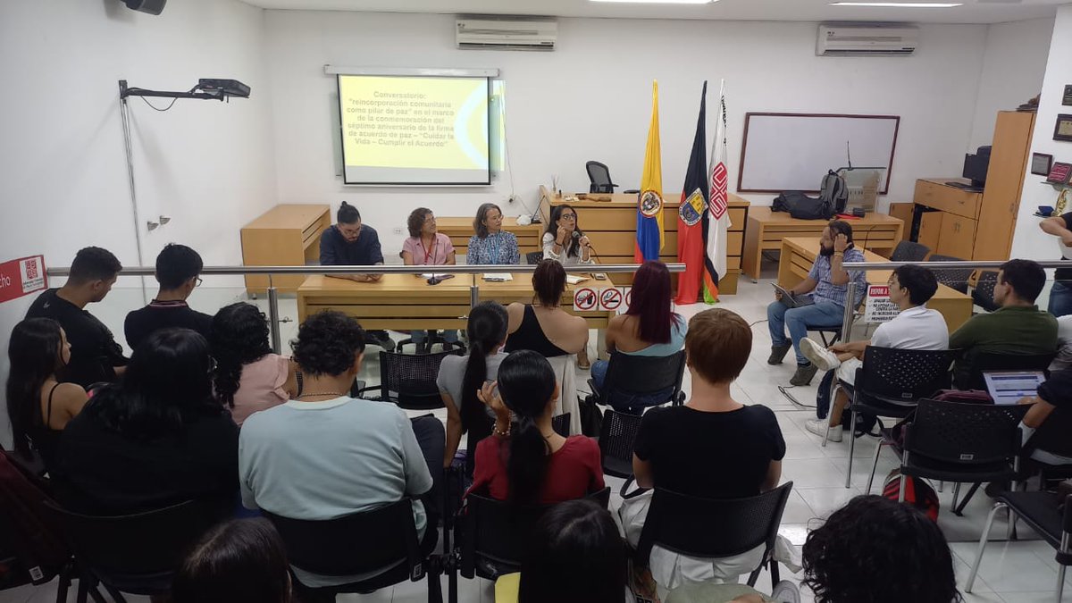 ARNColombia's tweet photo. 📌En Cúcuta, la @ARNColombia junto a @pasocolombia, @MisionONUCol, #FirmantesDePaz 🕊 e integrantes de la academia participaron en el conversatorio👩🏽‍🦱👨🏻👩🏼 sobre la Conmemoración del Séptimo Aniversario del #AcuerdoFinalDePaz. 📝 #CuidarLaVida #CumplirElAcuerdo https://t.co/UyL5wmMkZM
