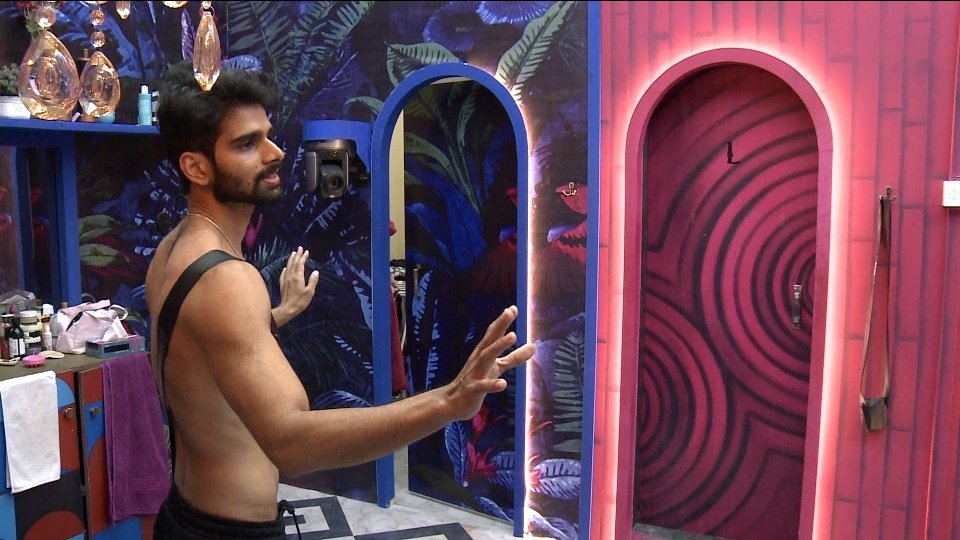 im_sudeepian's tweet image. Pic 1...Aytu ega yen madtiya..
Yen madtiya ega...

Pic 2.. Answer 
Aste

 #BBK10 #VinayGowda #snehit #biggboss10 #biggbosskannada #KicchaSudeep𓃵 #BleedForKichcha