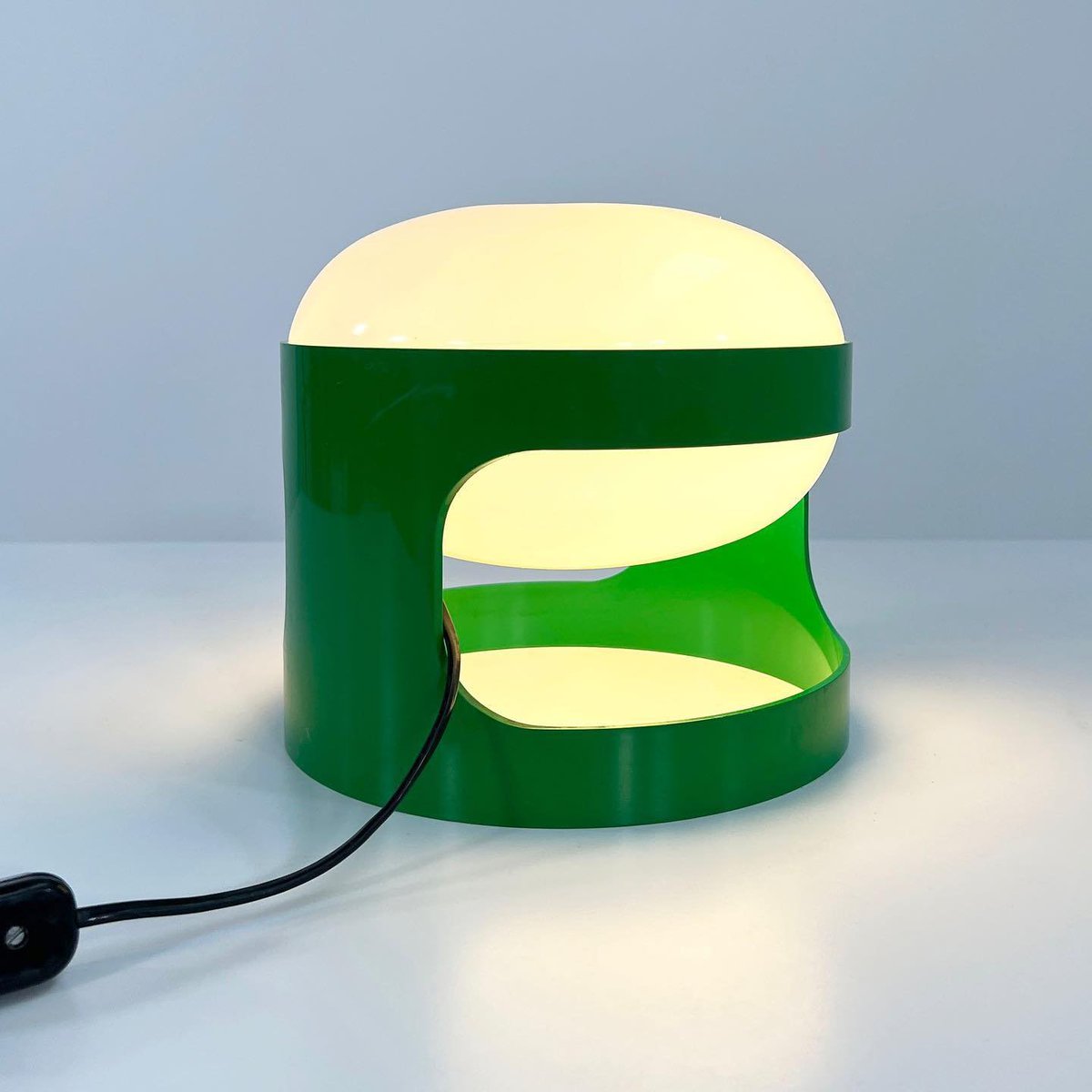 designdocument's tweet photo. Vintage "KD29" Desk Lamp by Joe Colombo (1960) 🥑🪴 https://t.co/e2t7asfH52