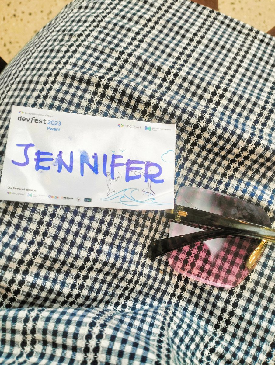 waridifoundatio's tweet photo. Our CEO @waridikenya_ Is a Tech enthusiast. Today she participated in the grand #DevFestPwani at Mombasa. The future of Tech is safe in Women who are in the STEM @YouthC4SDGs @Google @googlechrome @googleafrica @WomenTechmakers #AskMoringa @moringaschool @payd https://t.co/dkldMogEwk