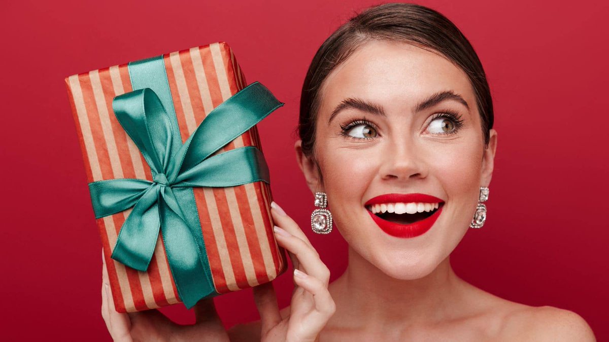 Unique Gift Ideas: What To Get Someone Who Has Everything centsandpurpose.com/unique-gift-id…