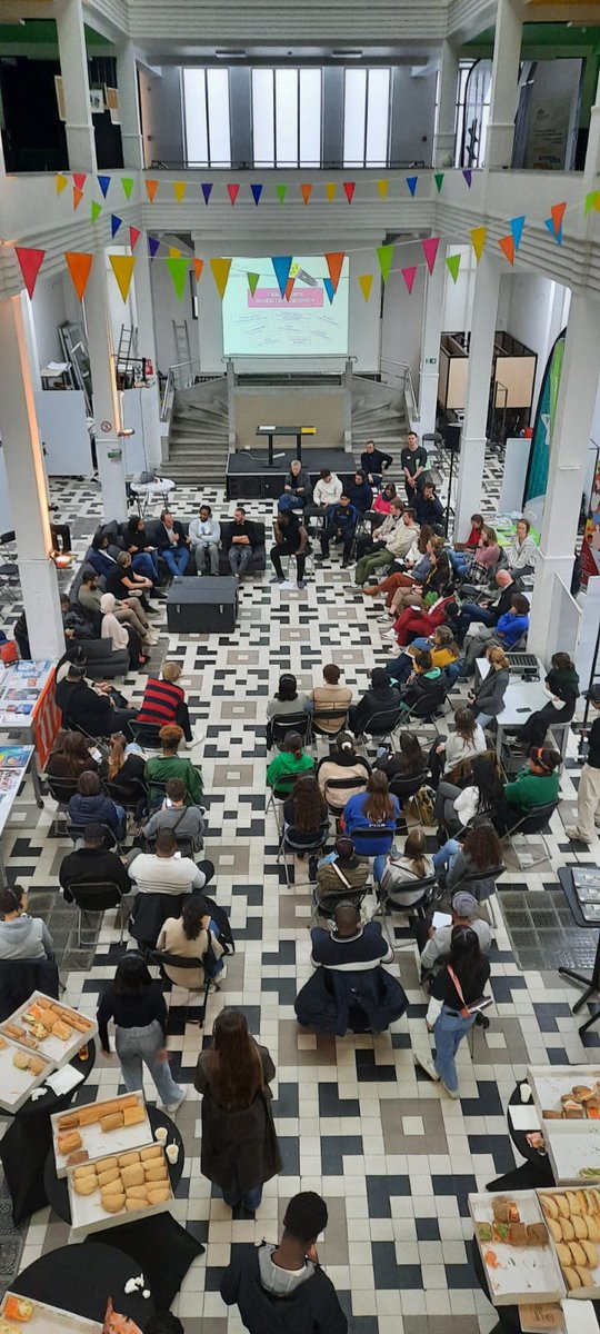 jeanvanwetter's tweet photo. Uniting people! International solidarity starts at home and I was proud to participate today to our #SoliDare festival that connects the Belgian youth with the world of international developement, together with @carogennez and @Hassan_AlHilou https://t.co/tnCucv9FBH