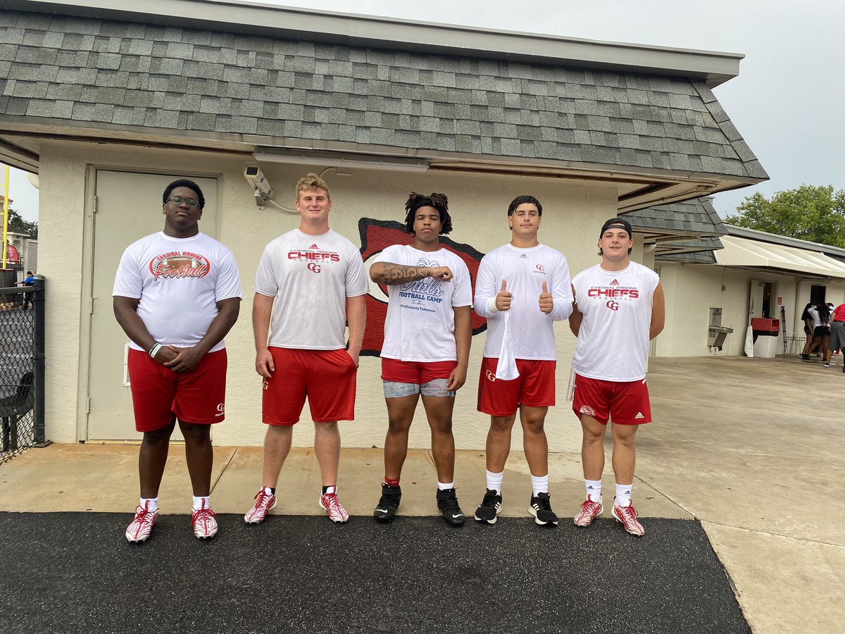 To all my Chief OLine boys 🔴⚪️🏈- you made us so proud!! Thank you for being brothers to my boy 🩷I look forward to cheering all my seniors at the next level and will cheer for you all!! It’s been an amazing ride @JonathanRodz56