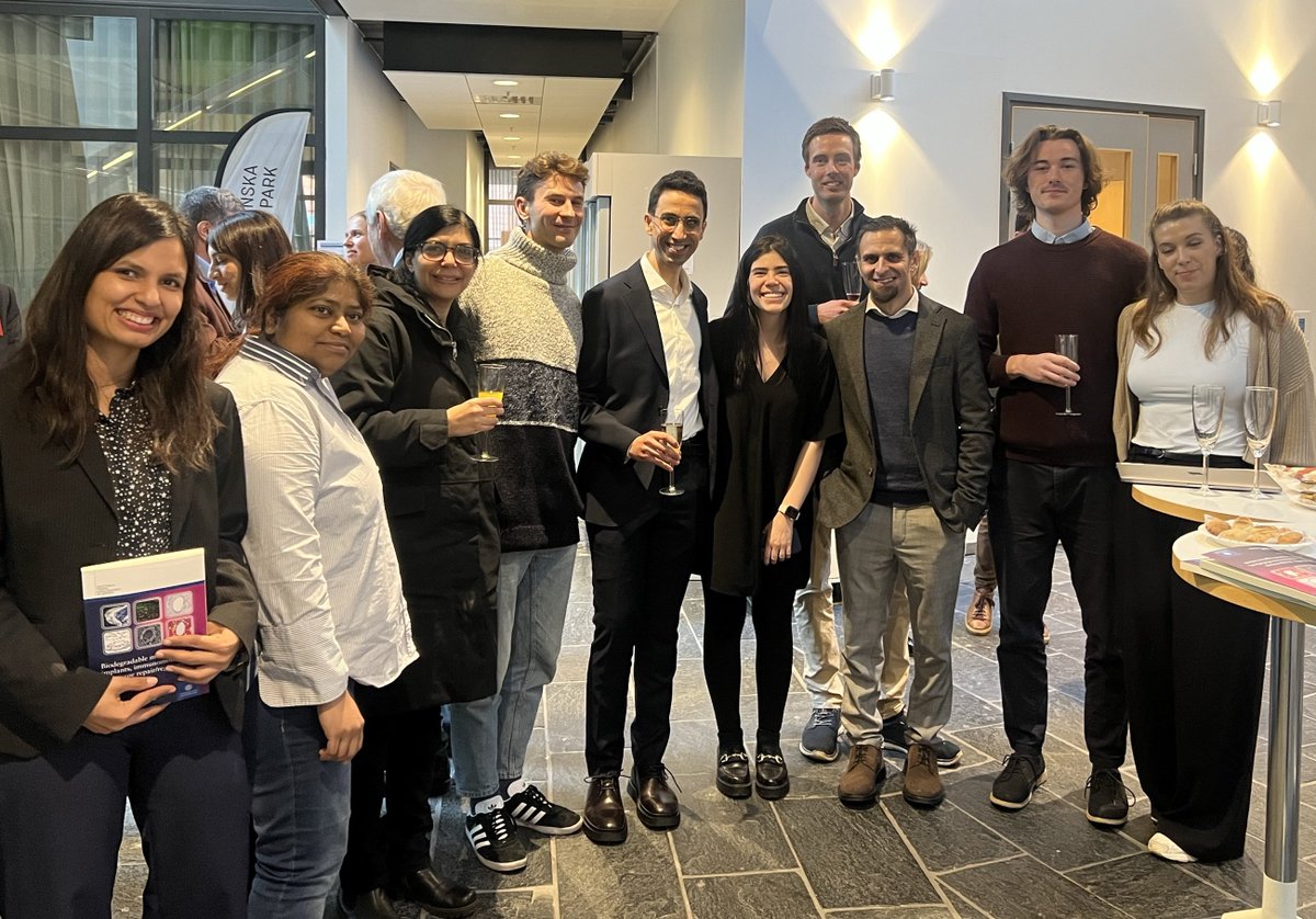 Congratulations <a href="/heithem_ba/">Heithem Ben Amara</a> on a fantastic #PhD defense! 🥂 – with the #Biomaterials gang – <a href="/LabPalmquist/">Palmquist Lab</a> <a href="/SahlgrenskaAcad/">Sahlgrenska Academy</a> <a href="/goteborgsuni/">Göteborgs universitet / University of Gothenburg</a>.

<a href="/lilianalaverde/">Liliana</a> <a href="/turnermicrobes/">Adam Turner</a> <a href="/paulagldooso/">Paula Giraldo</a>
