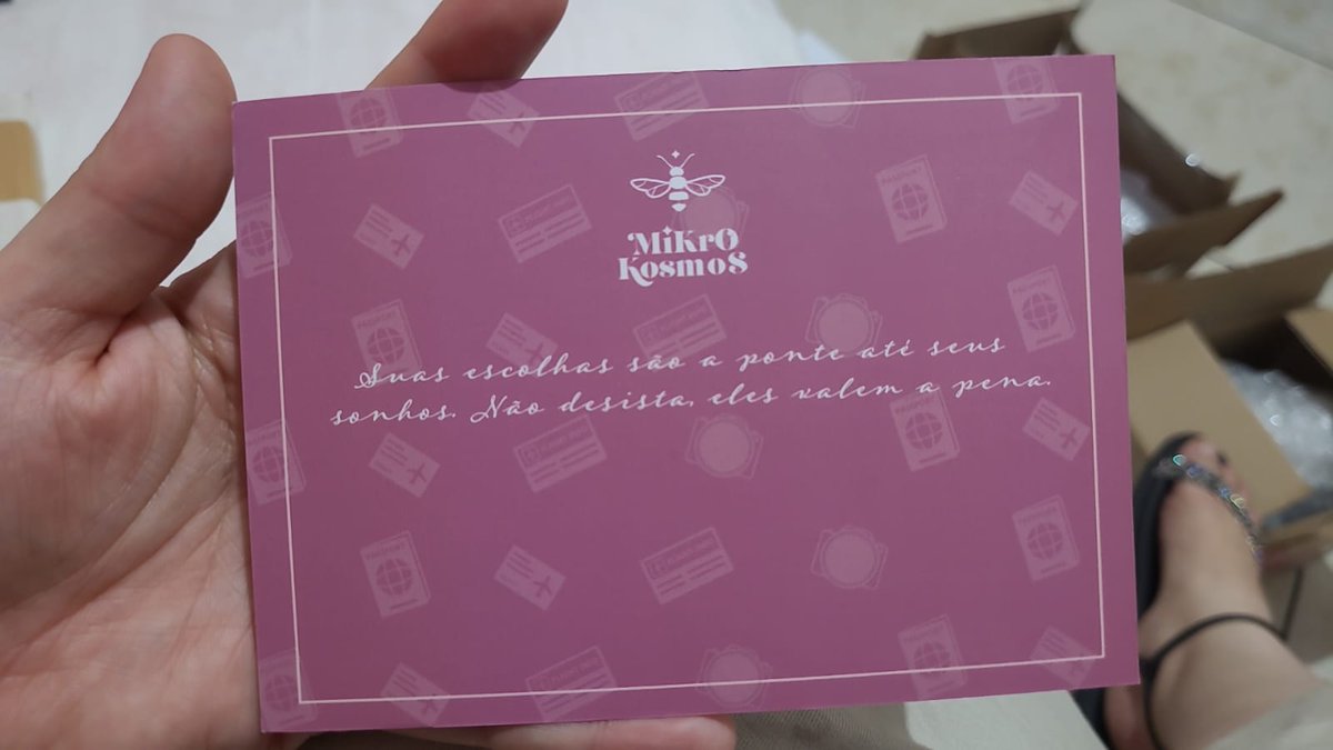 vaantesite's tweet photo. o cartão postal do livro de "eu escolho o kim" chegou! 😭🩷 #kimtuplos https://t.co/MBIHvyl2Oo