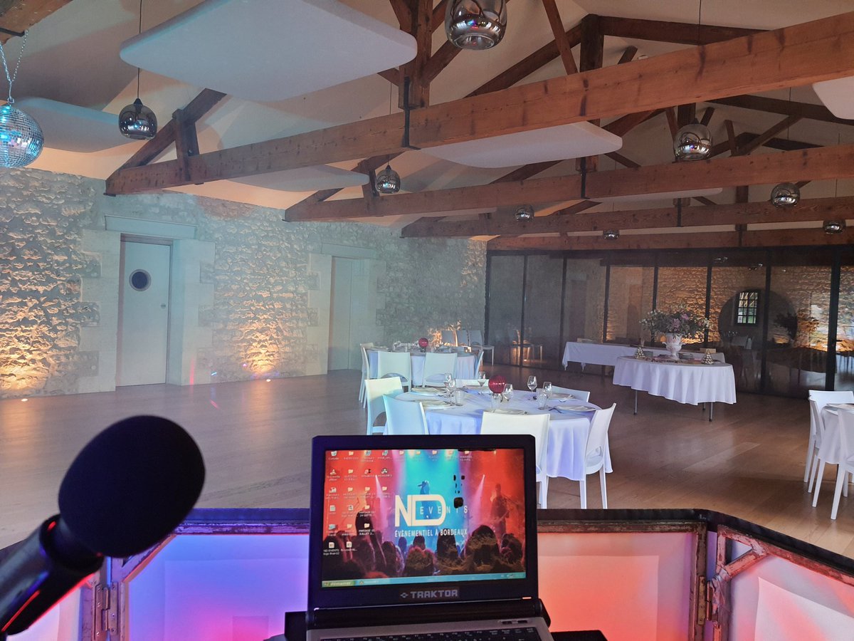 Davidnegre33's tweet photo. Animation dansante au Château Balac de Saint Laurent Médoc (33) en place 👍 
#dj #animation #prestation #evenementiel https://t.co/K8Ep4qqFsb