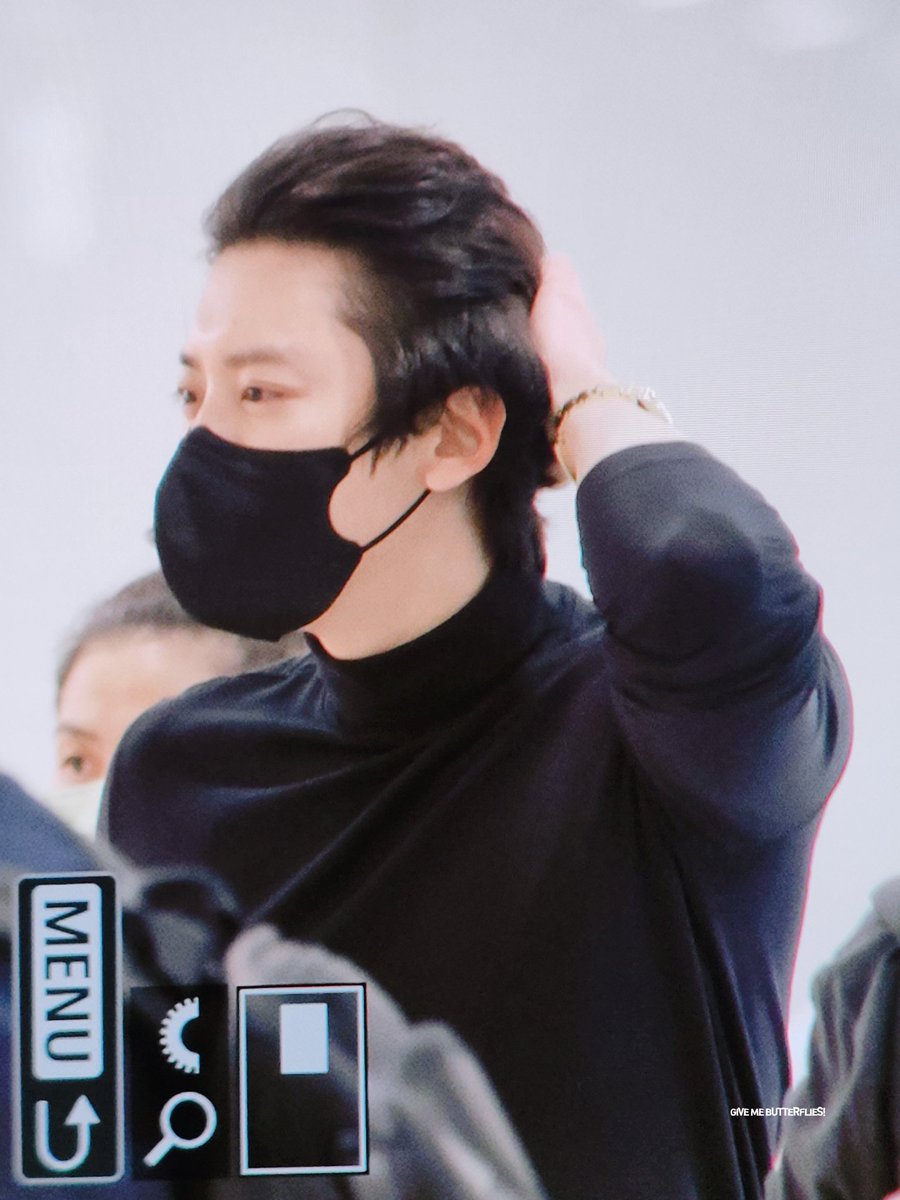 giveme_cy's tweet photo. 231126 HKG #찬열

고 한국 고! 공연 프리뷰는 내일 올릴게용 우선 한국 가는 게 급해! https://t.co/Rgc8ND5kg9