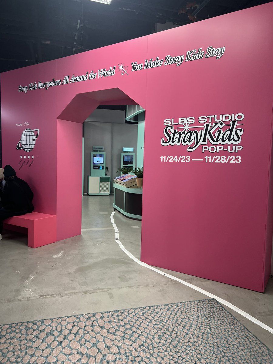 StiIIbex's tweet photo. Stray Kids everywhere all around the world indeed 🥺 the pop up is just as cute as I thought it would be 🥺🥺🥺 #SLBS #STRAYKIDS #STARTOGALAXY #SLBSSTUDIO #SLBSPOPUP @slbsstudio https://t.co/JyGUkfvg4R