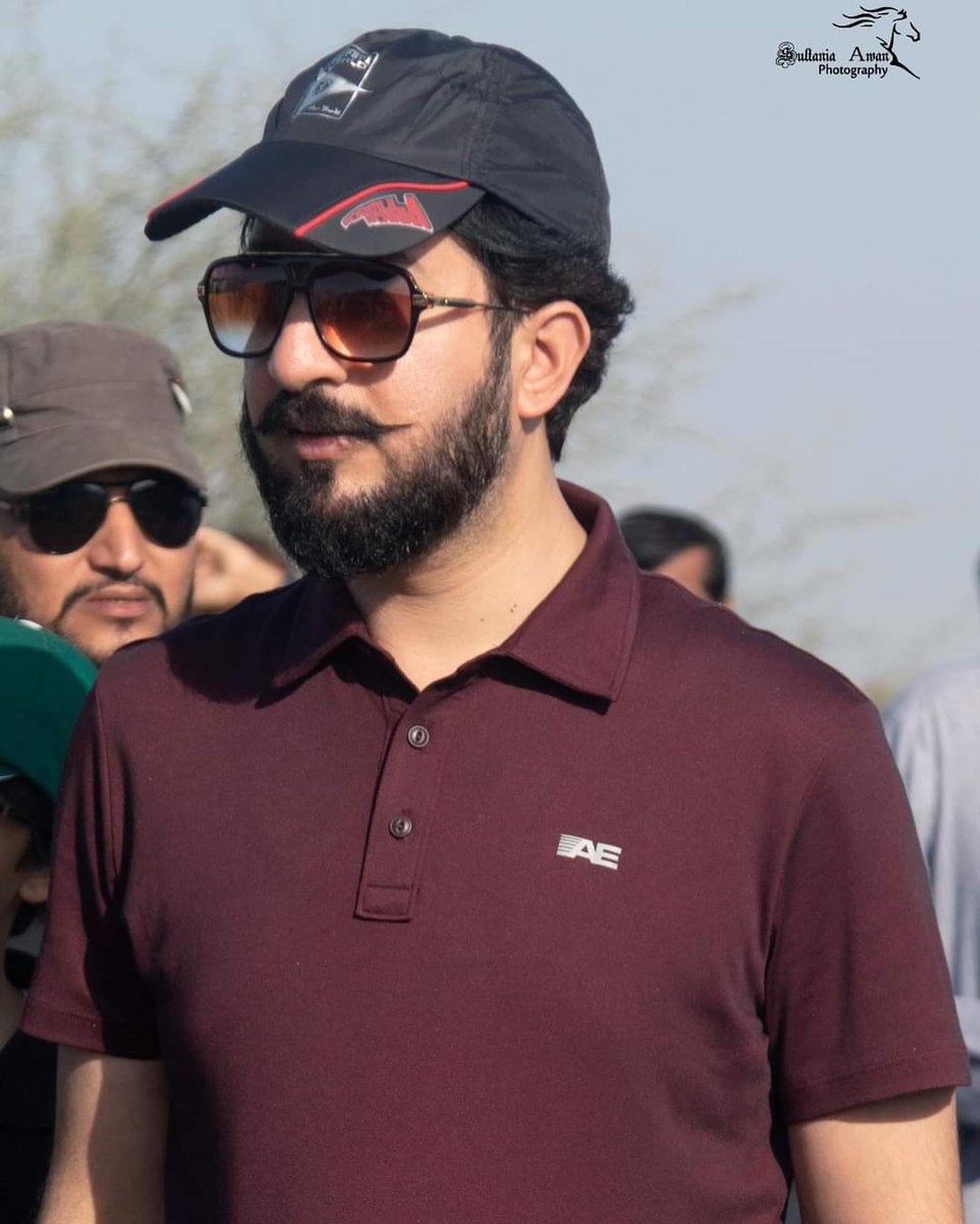 میں کہاں ہوں تو کہاں ہے یہ مکاں کہ لا مکاں ہے
یہ جہاں مرا جہاں ہے کہ تری کرشمہ سازی

اسی کشمکش میں گزریں مری زندگی کی راتیں
کبھی سوز و ساز رومیؔ کبھی پیچ و تاب رازیؔ

اقبال