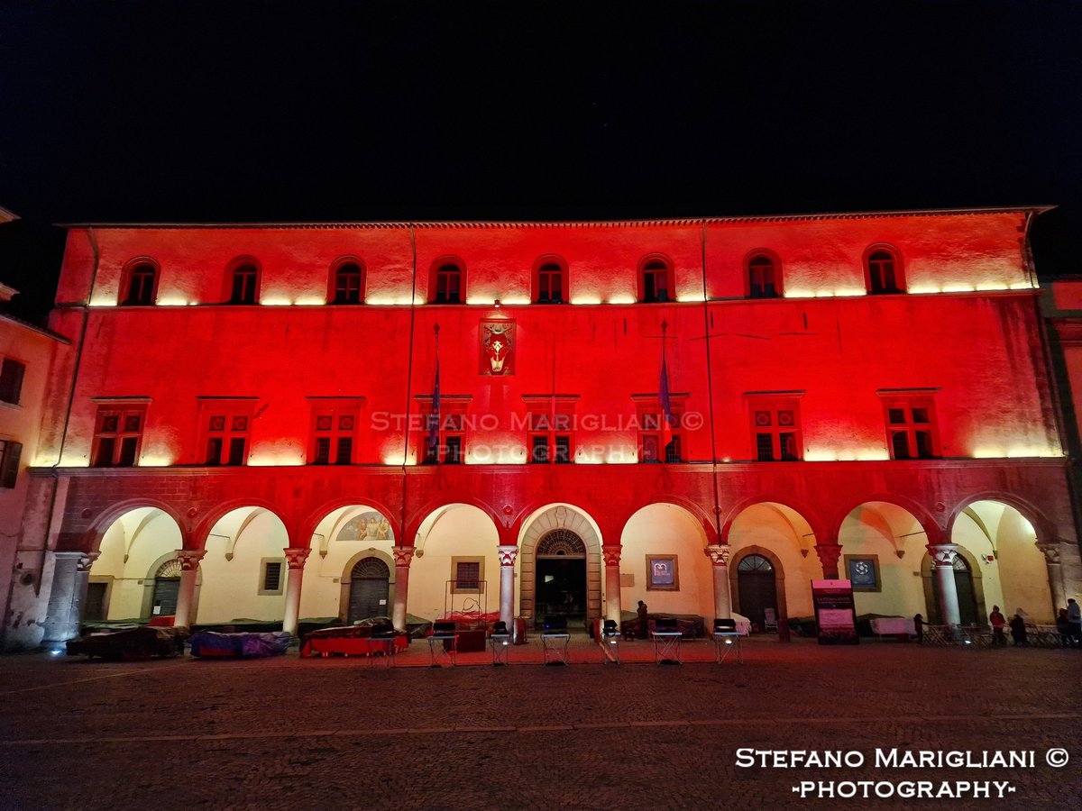 #Viterbo, questa sera la facciata di palazzo dei Priori illuminata di #rosso per #giornatacontrolaviolenzasulledonne.
#StefanoMariglianiPhotography
.
#viterbo #tuscia #lazio #italia #italy #red #25Nov #internationaldayagainstwomenviolence #respect #WomensRightsAreHumanRights