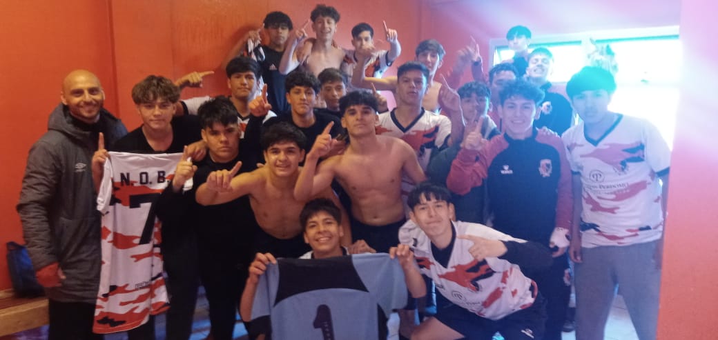 y newells ya salio campeon🖤❤