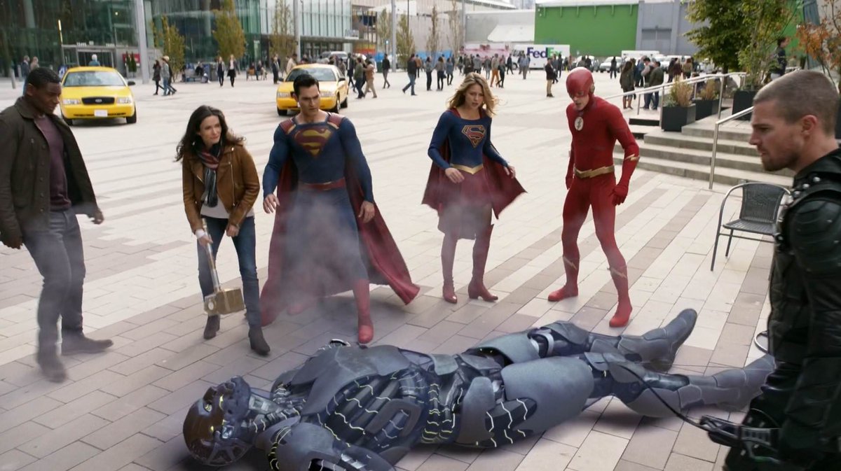 RogueSolo17's tweet image. Remember #Elseworlds ? 🏹⚡💥

#Arrowverse #DC #CW