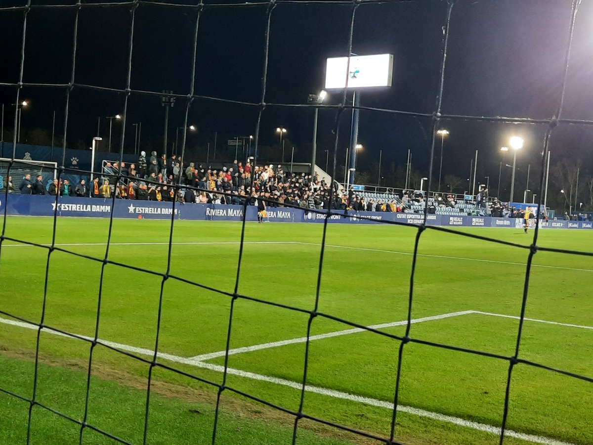 JuanjoRofes's tweet photo. El pitjor partit de la temporada, ni tan sols xuts a porta, desil.lusió...

Una vegada més l'afició ha estat el millor, ens cobren 15€ i no fallem 🟡🔴

#SeguiremCantant
#SeguiremLluitant https://t.co/Igrdu77Rhb