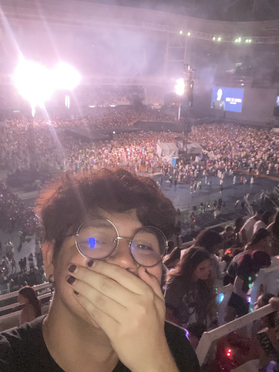_lovtor's tweet image. Faz uma semana e eu realmente ainda não sei o que dizer. Mas eu fui na The Eras Tour. 
#RIOTsTheErasTour ❤️✨