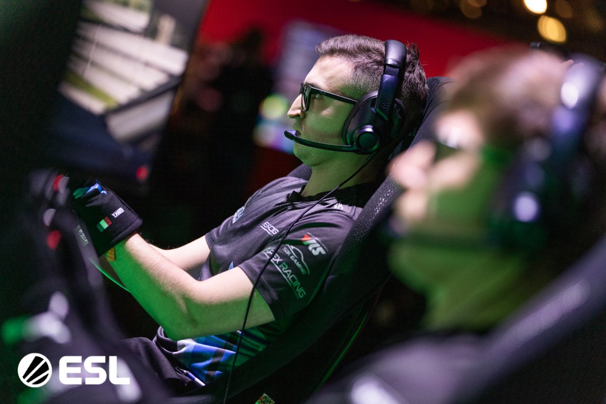 #ESLR1 - Terrific performances throughout the day from <a href="/KevinEllisJr98/">Kevin Ellis Jr</a> to end an impressive Fall Season campaign! 👏🙌

Final Driver Standings from 🇸🇪 Jönköping 📊

P7 - <a href="/KevinEllisJr98/">Kevin Ellis Jr</a>
P12 - <a href="/JamieFluke/">Jamie Fluke</a>
P15 - <a href="/Yohann_Harth/">Yohann Harth</a>

#apexracingteam #AMGEsports #simracing