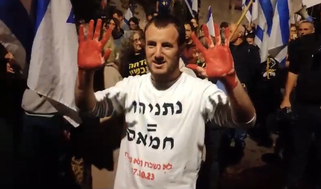 אם החלאה המטונף לא עצור עוד הלילה אז אין חוק במדינה הזאת! <a href="/IL_police/">משטרת ישראל</a>