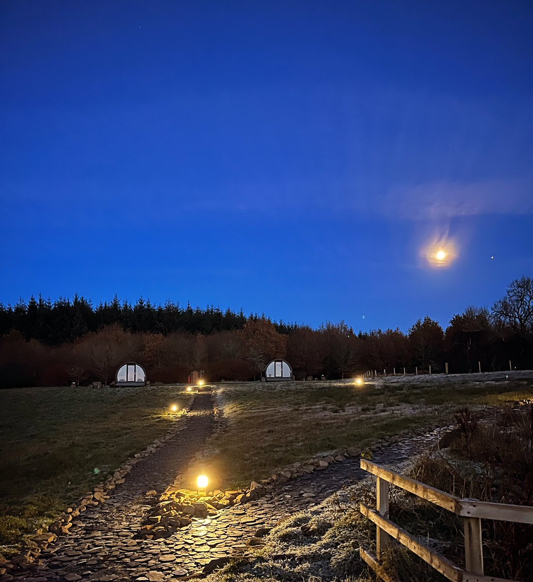 It may be cold, but winter is the best time to experience the stars and moon with us. ❄️✨

But our a cosy stay in our luxury pod and makes it perfect.
.
#nightskies #winter #winternight #glamping #luxuryglamping #winterbreak #getaway #scotland #trossachs #beautifuldestinations