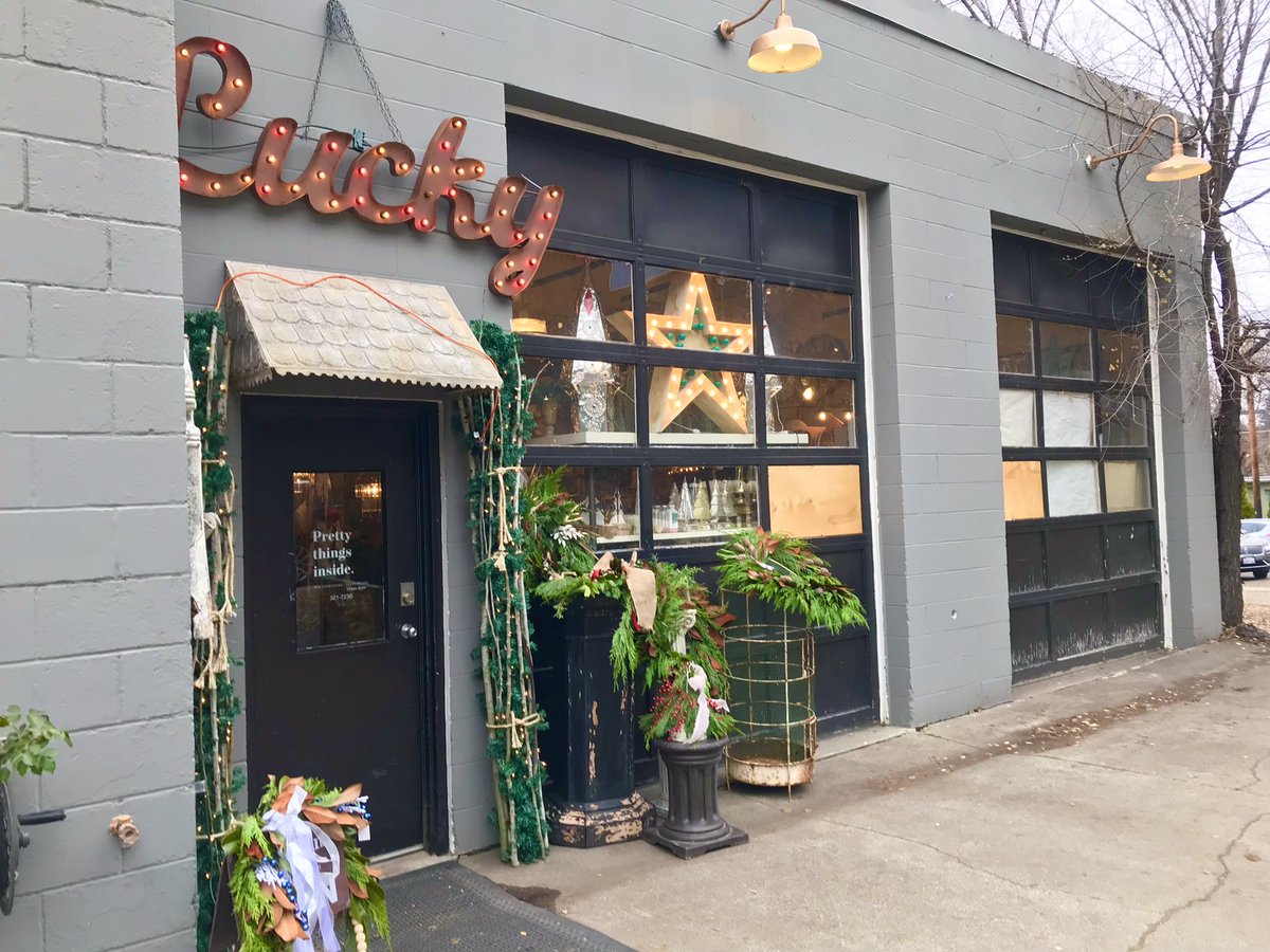 SpokaneNadine's tweet image. Get out and support our incredible small businesses. Love Lucky Vintage &amp;amp; Pretty Things for festive holiday gifts and Dandles Candles! #SmallBizSaturday