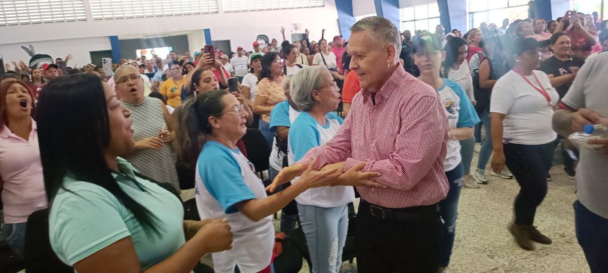 Celebramos mesas de trabajo con la estructura política de las 5 parroquias del Gran Sucre. Hablamos y debatimos diversos temas como salud, servicios públicos, alimentación entre otras, así como la participación histórica que tendremos el 3D por el Esequibo #TodosSíPorElE5equibo