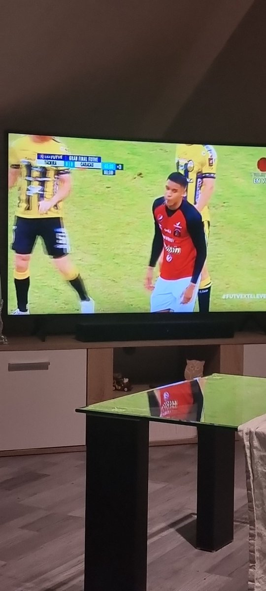 josephmcd22's tweet photo. @Caracas_FC @DvoTachira Vamos Carajo, Dale Rojo x la 13. Desde Alemania alentando al rojo de mis amores 🇾🇪⚽️ https://t.co/khmHEG9Hk0