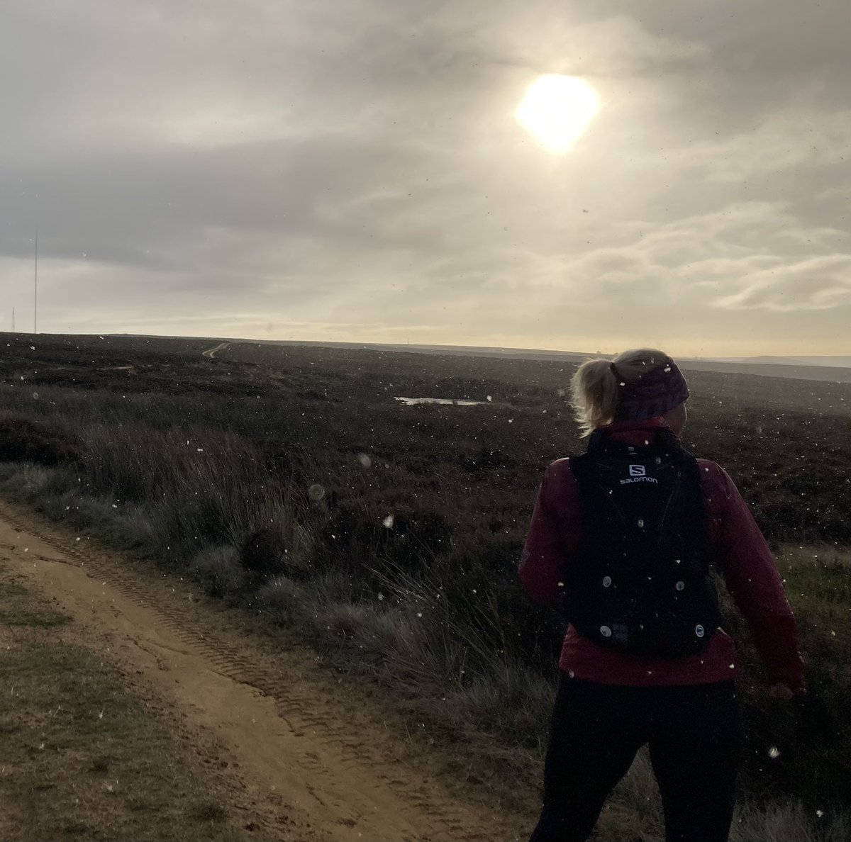 ratherbrunning's tweet image. Sunrise, snow showers and rainbows on todays run. A welcome return to winter - here’s hoping for some more white stuff to come! ❄️🏃🏼‍♀️💜 #nymoors #codbeck #longrunsaturday
