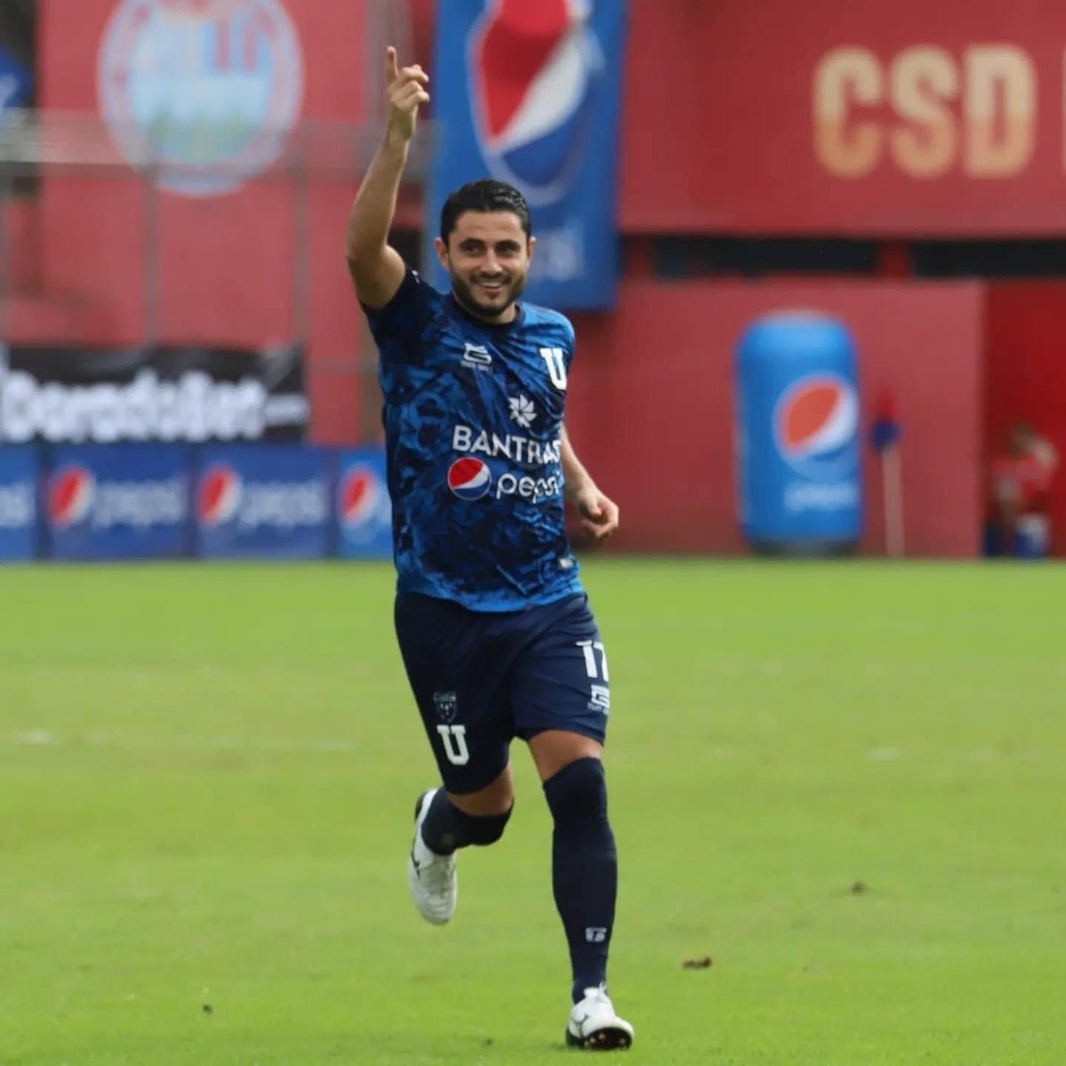 EdwinFajardoFH's tweet photo. #PrimeraDivisión | ¡SONRÍE LA USAC Y A SEMIFINALES!
TERMINÓ EL PARTIDO EN EL ESTADIO #ElTrébol!
Con triplete de Pedro Samayoa y un gol más de Pablo #Mingorance, los sancarlistas doblegan 4-1 a #Sacachispas y ya están en las semifinales de la Primera División!
Global 4️⃣-2️⃣ https://t.co/UGchO8RRqO